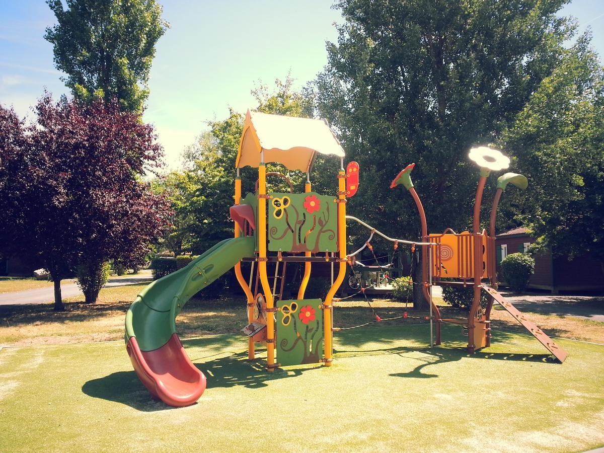 Camping Les Portes Du Beaujolais Анс Экстерьер фото